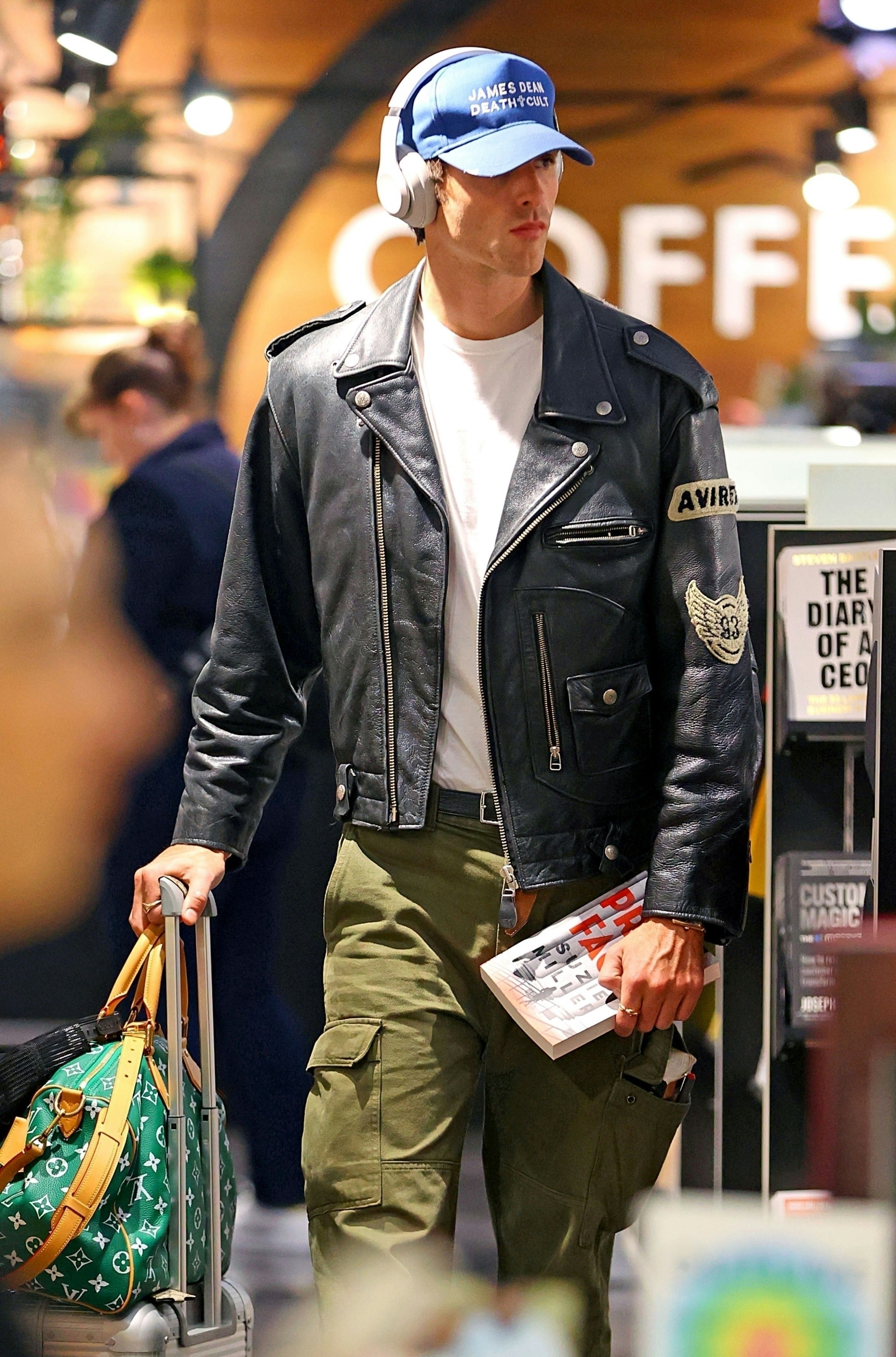 Sydney, AUSTRALIA - *EXCLUSIVE* - Actor Jacob Elordi wears a 'James Dean Death Cult' Cap and Leather jacket as he browses the book store at Sydney Airport. Pictured: Jacob Elordi BACKGRID USA 28 OCTOBER 2023 BYLINE MUST READ: KHAPBM / BACKGRID USA: +1 310 798 9111 / usasales@backgrid.com UK: +44 208 344 2007 / uksales@backgrid.com *UK Clients - Pictures Containing Children Please Pixelate Face Prior To Publication*