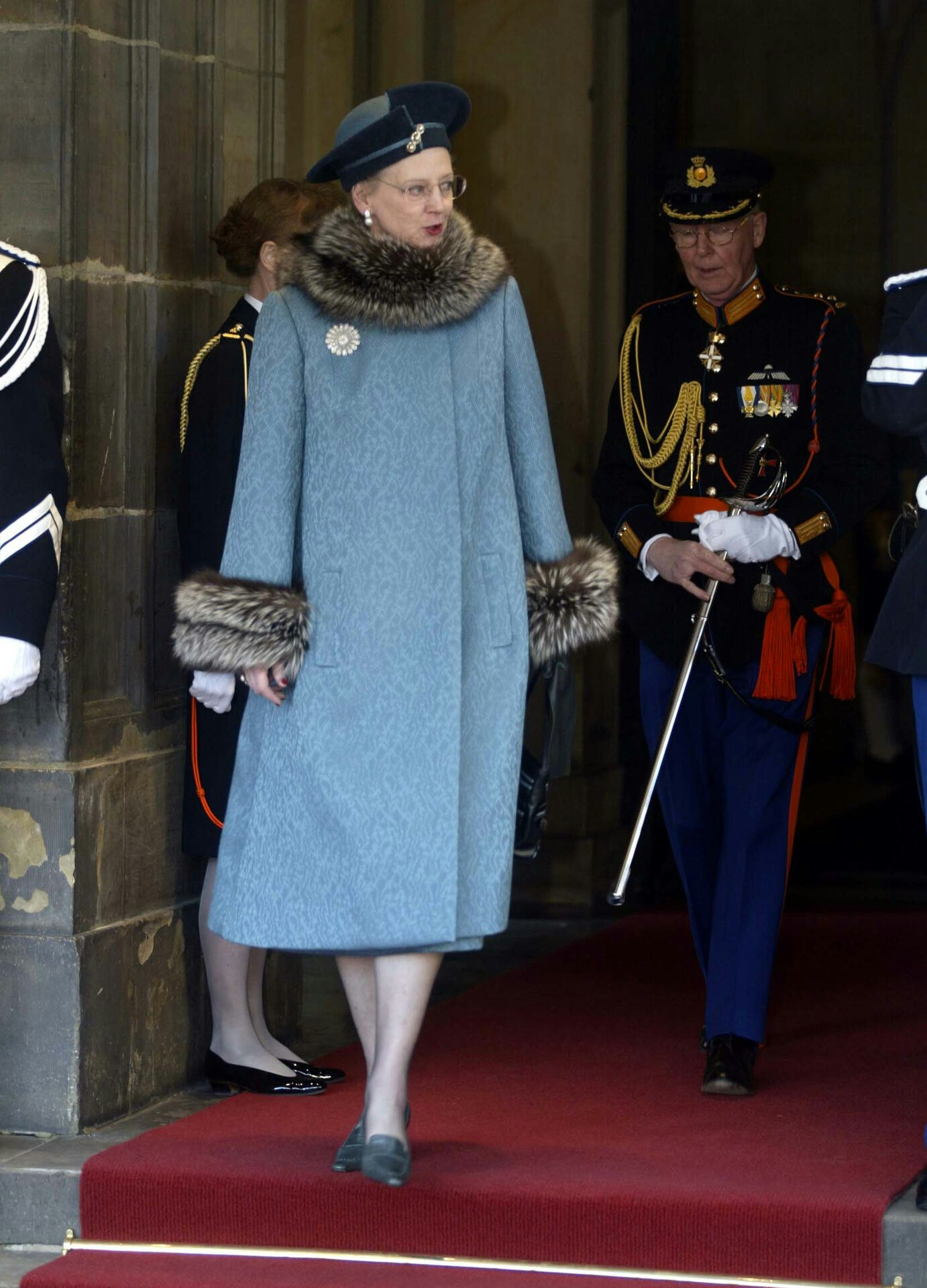 Dronning Margrethe til kronprins Willem-Alexanders bryllup i Holland.
