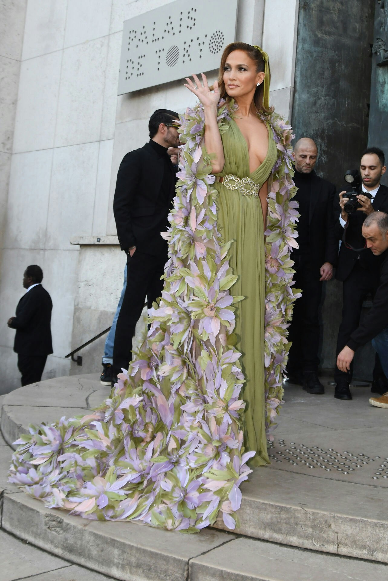 PARIS, Guest arrivals the Elie saab Haute Couture Spring/Summer 2024 show as part of Paris Fashion Week on January 24, 2024 in Paris, France. Pictured: Jennifer Lopez Ref: SPL10739684 240124 NON-EXCLUSIVE Picture by: Gigi Iorio / SplashNews.com Splash News and Pictures USA: 310-525-5808 UK: 020 8126 1009 eamteam@shutterstock.com World Rights, No Italy Rights