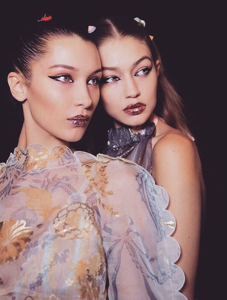 Hadid-søstrene indtager catwalken til Victorias Secret-showet 2016 