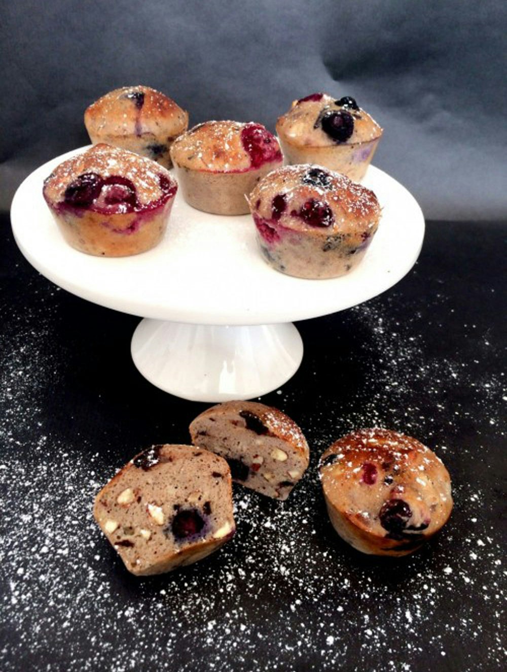 Opskrift på glutenfri muffins med hindbær og blåbær 