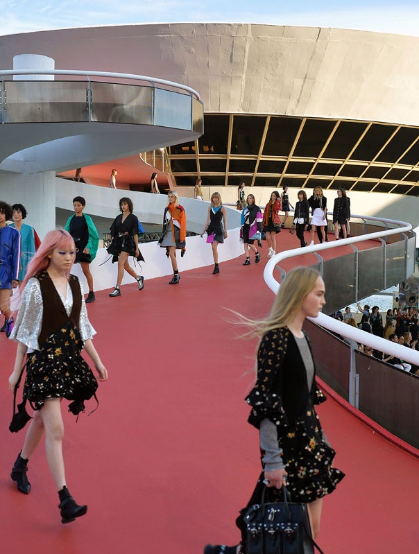Se Louis Vuitton SS17 direkte fra catwalken i Paris
