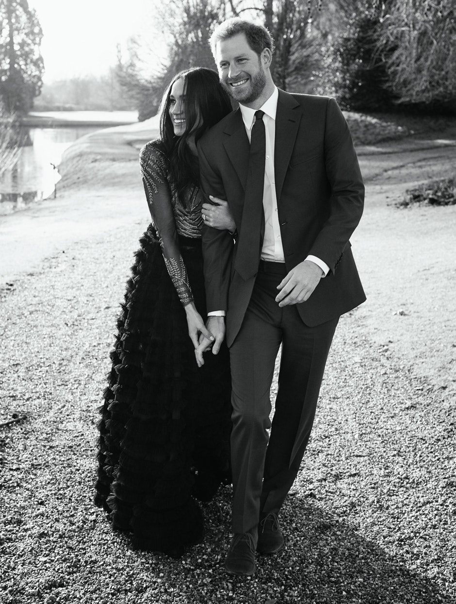 Se de første officielle forlovelsesbilleder af Prins Harry og Meghan Markle