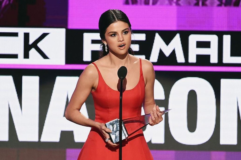 Selena Gomez ved American Music Awards 2016: ”Jeg havde alt, men jeg var fuldstændig ødelagt inde i””
