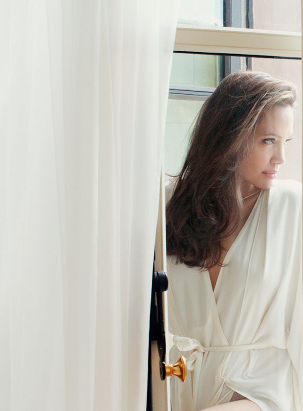 Angelina Jolie er nyt ansigt for Guerlain – og donerer hele sin løn til velgørenhed
