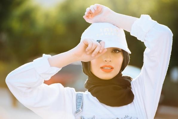 Msulimske Noor Tagouri optræder i Playboy – iført sin hijab